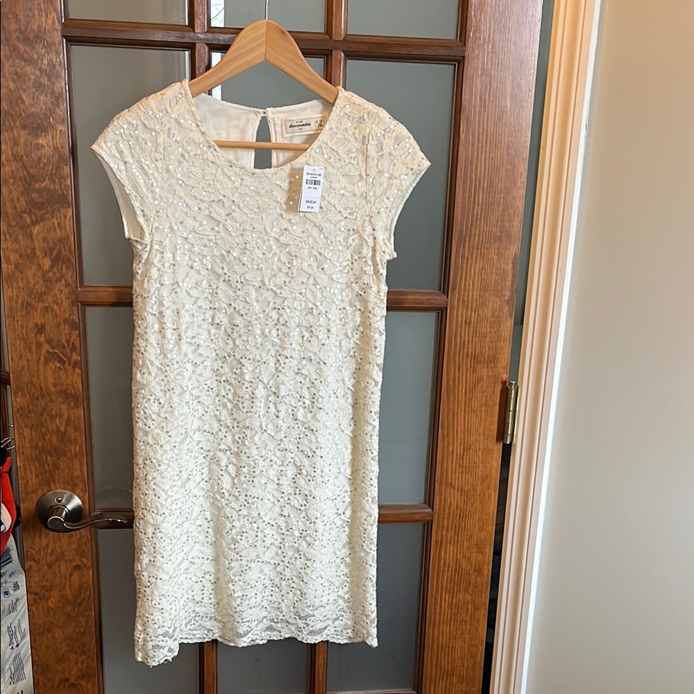 Elegant kids Cream Lace Dress with glitter accents.   New with tags.